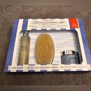 Trader Joe's Marine Radiance Set - Blue and Tan